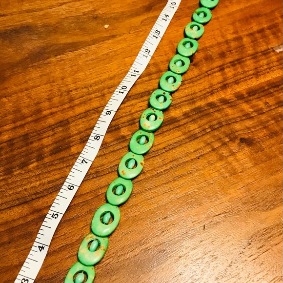 Vintage green stone necklace - Picture 3 of 7